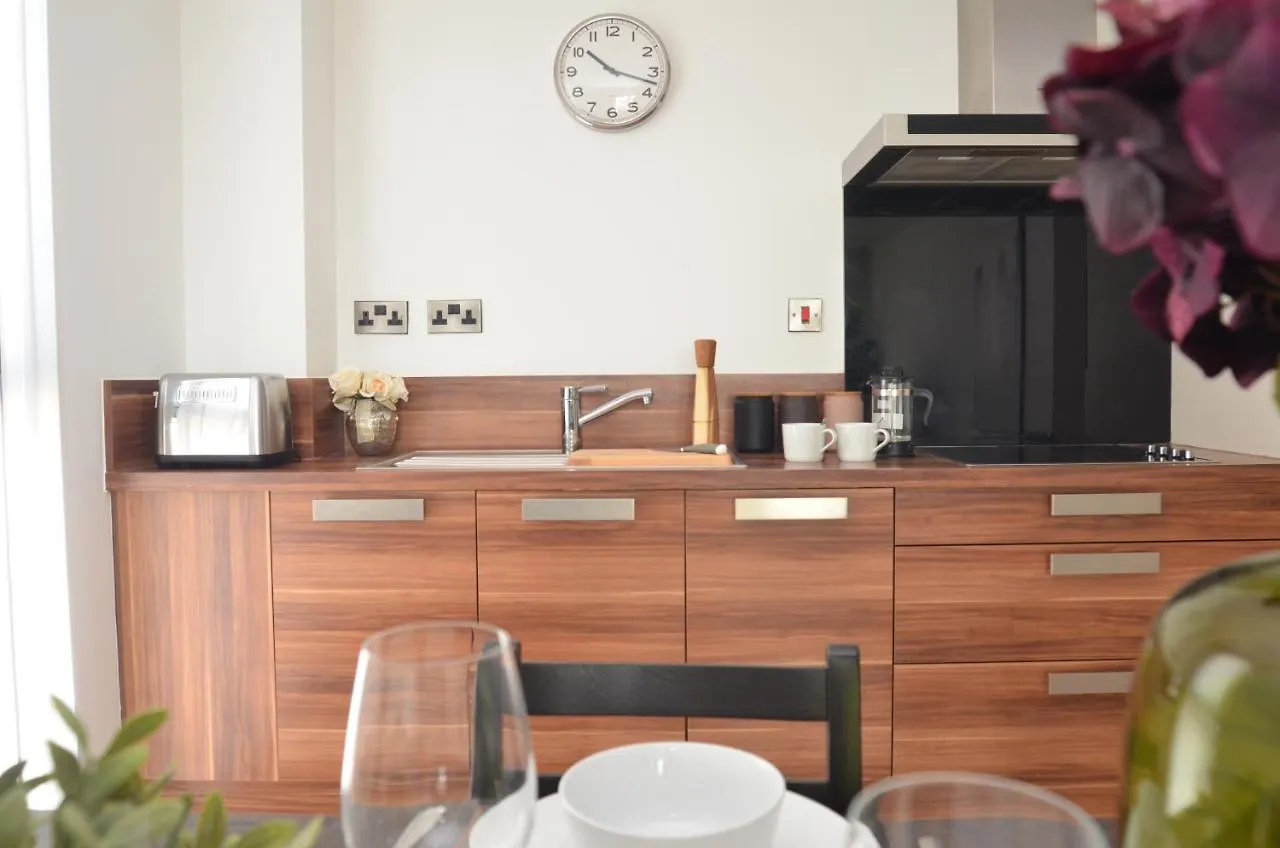Live It Up In This 14Th Floor Open Plan Apartment With Amazing City Views, Sleeps Up To 6 People! Sheffield