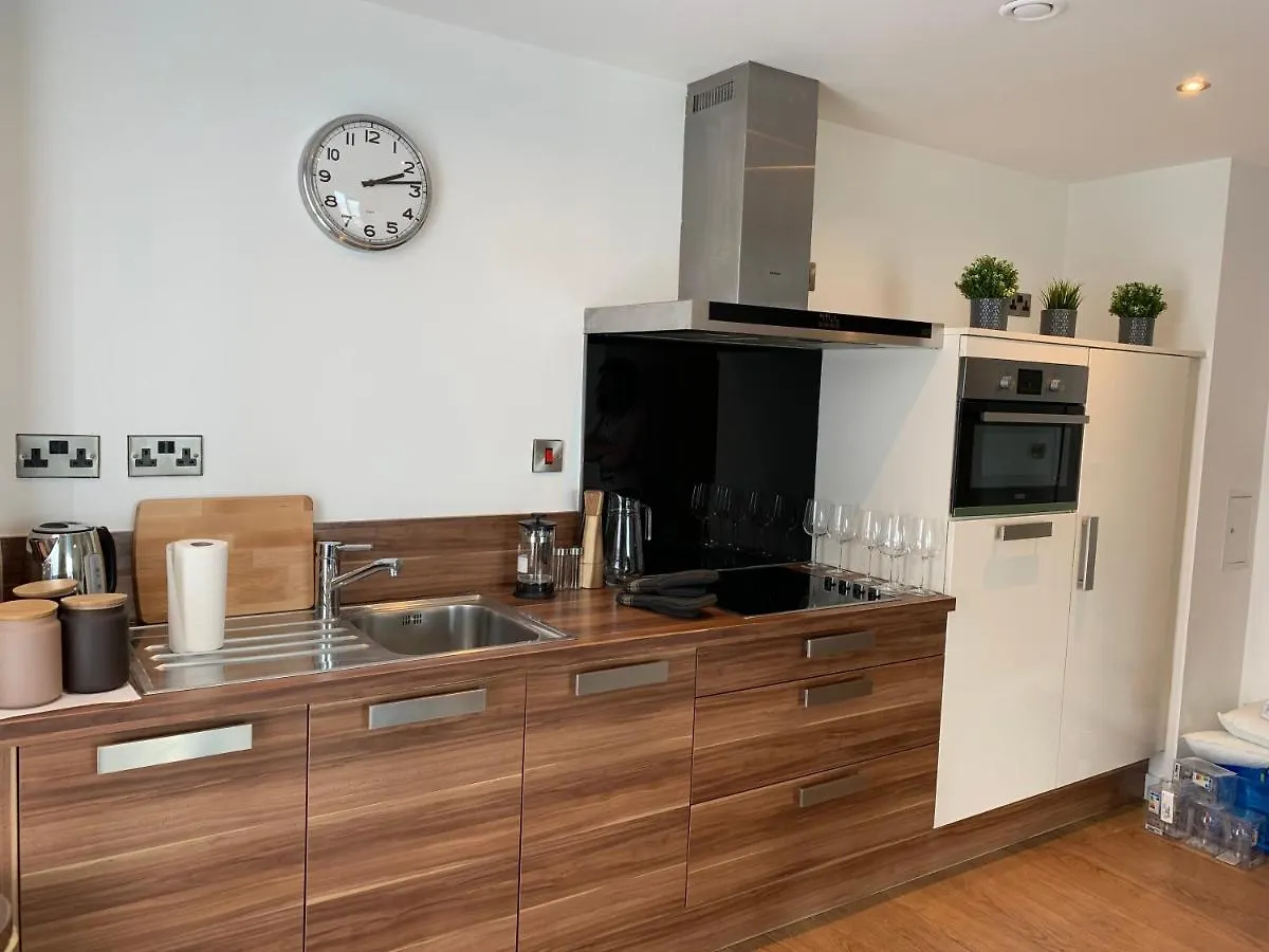 Live It Up In This 14Th Floor Open Plan Apartment With Amazing City Views, Sleeps Up To 6 People! Sheffield