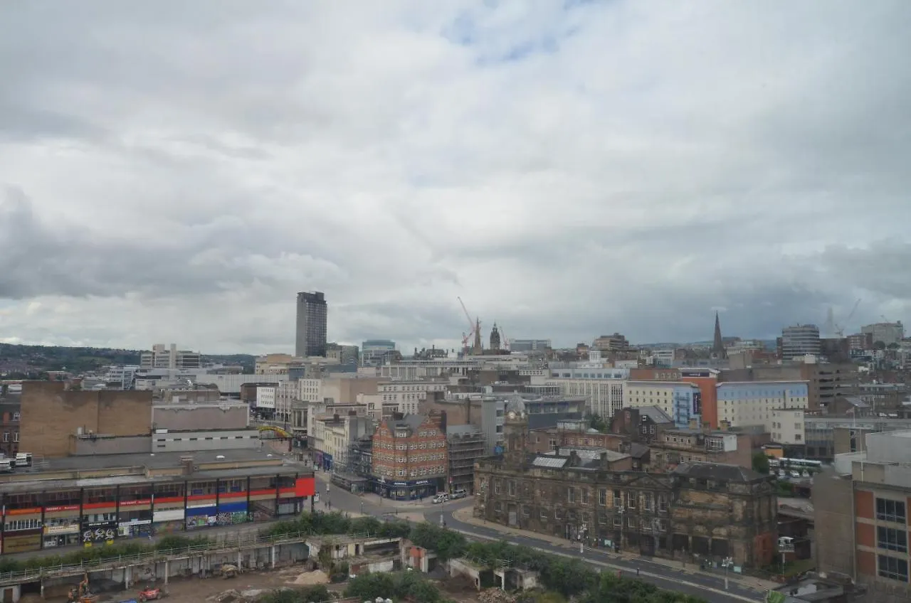 Live It Up In This 14Th Floor Open Plan Apartment With Amazing City Views, Sleeps Up To 6 People! Sheffield 0*,