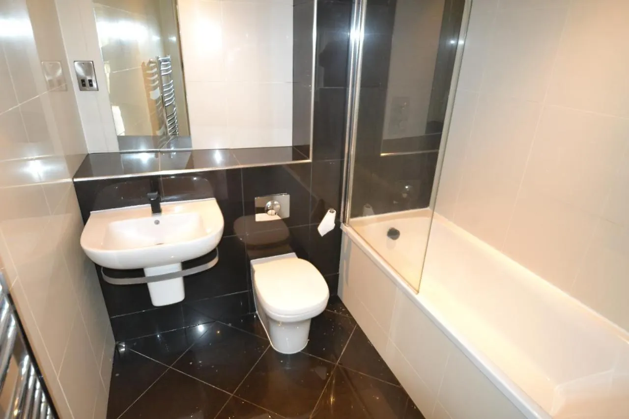 Live It Up In This 14Th Floor Open Plan Apartment With Amazing City Views, Sleeps Up To 6 People! Sheffield